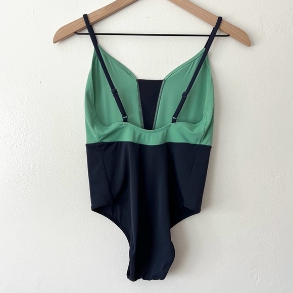 Lively The Swim V One Piece - Picture 2 of 3